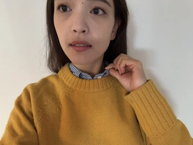 シャツ×ニットの組み合わせに夢中！寒い冬はカラーニットでテンションをあげていく。_1_3-1