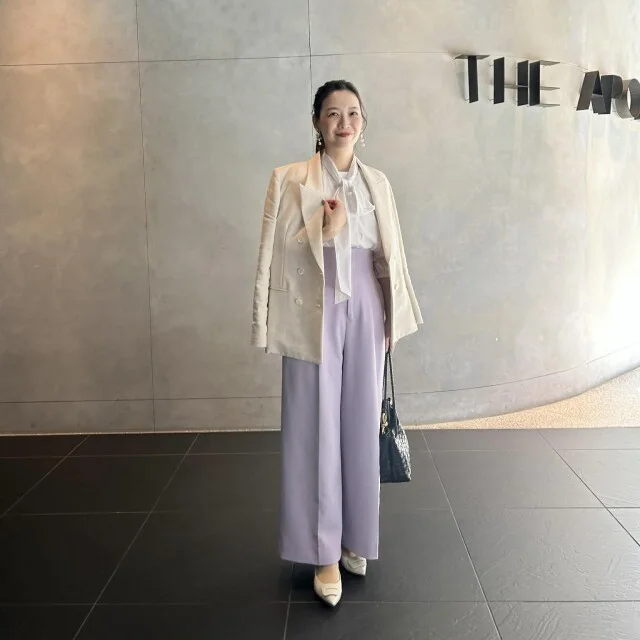 大人の春色コーデ