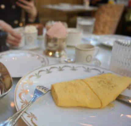 パリ旅行②｜ラデュレ シャンゼリゼ店が別世界…！パリ最大旗艦店で朝食を_1_7-2