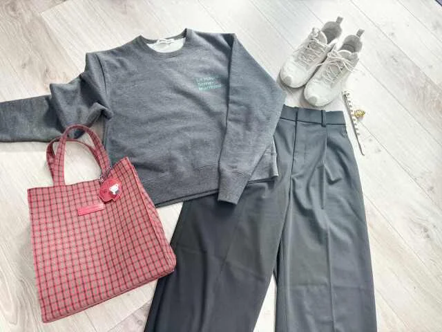 【ユニクロ】定番タックワイドパンツで運動会もキレイめが叶う_1_1
