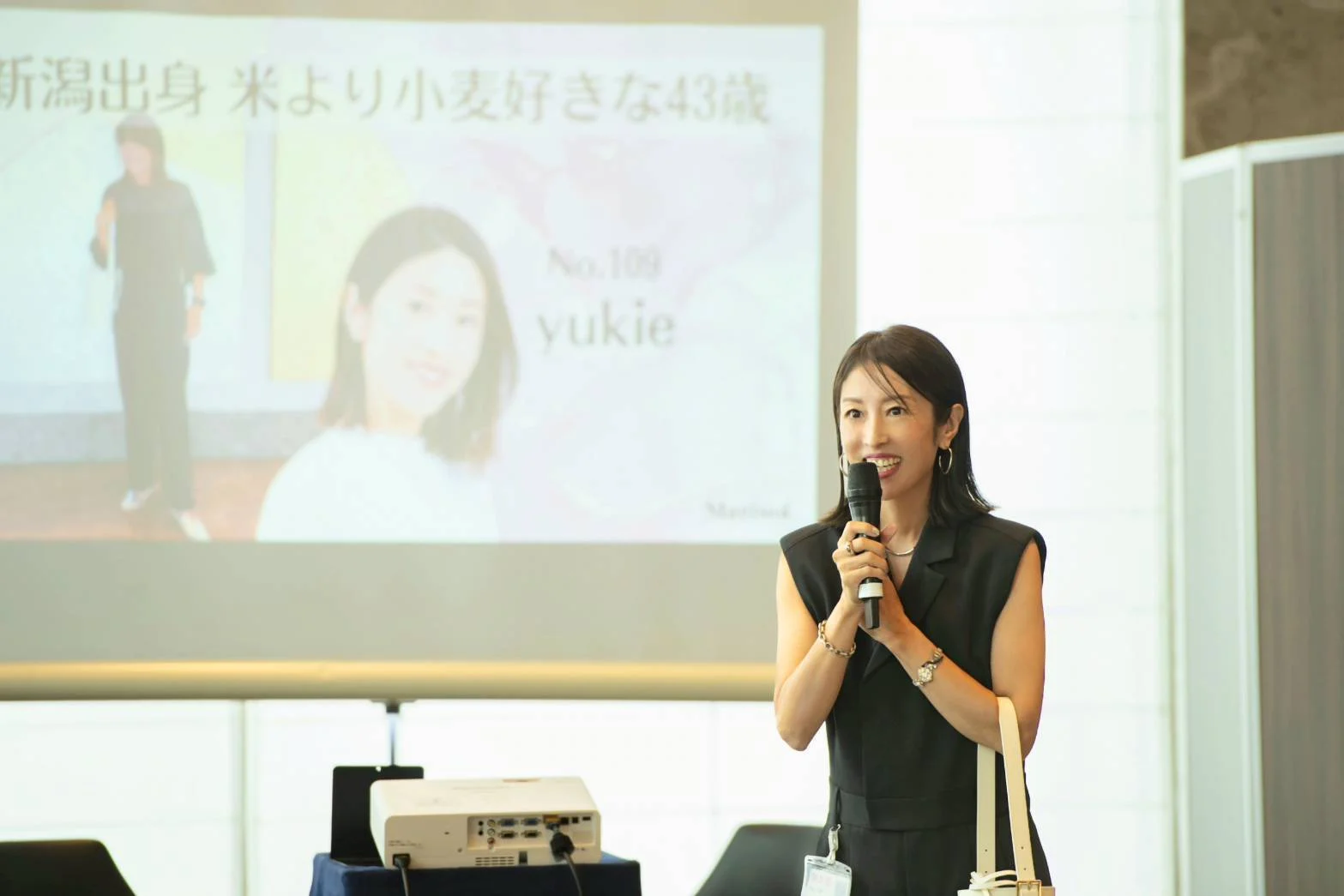 自己紹介をする美女組メンバーyukieさん