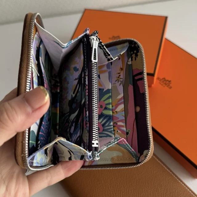 開くたびに気分が上がる。新しい相棒にエルメスのシルクインを！_1_3