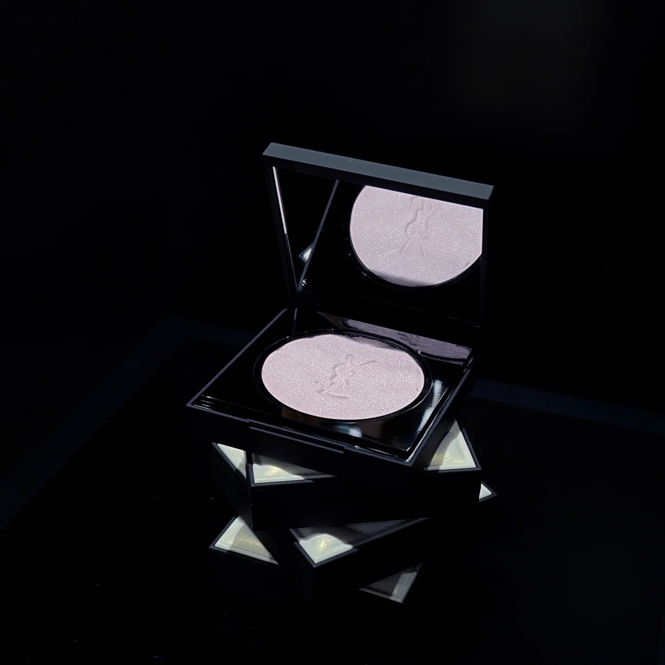 2025 新作コスメ YSL ハイライト パウダー オールアワーズ ハイパールミナイザー 新1色 #69 各¥9350<8月22日(金)全国発売> *8月13日(水)より表参道フラッグシップ ブティック・公式オンラインブティックにて先行発売