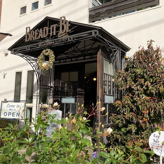 ホリデー気分を盛り上げてくれる！シルバー細フレンチネイルと鎌倉【BREAD IT BE】のシュトーレン_1_5-1