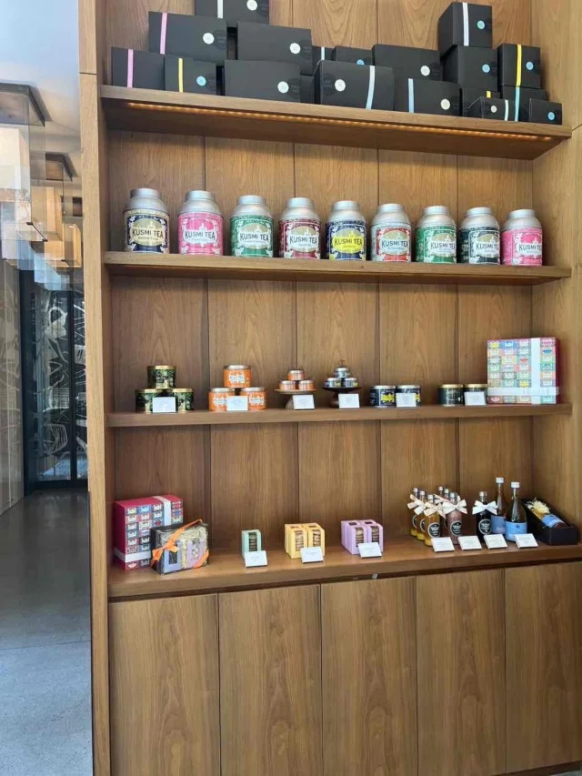 ずらりとならぶKUSMITEA