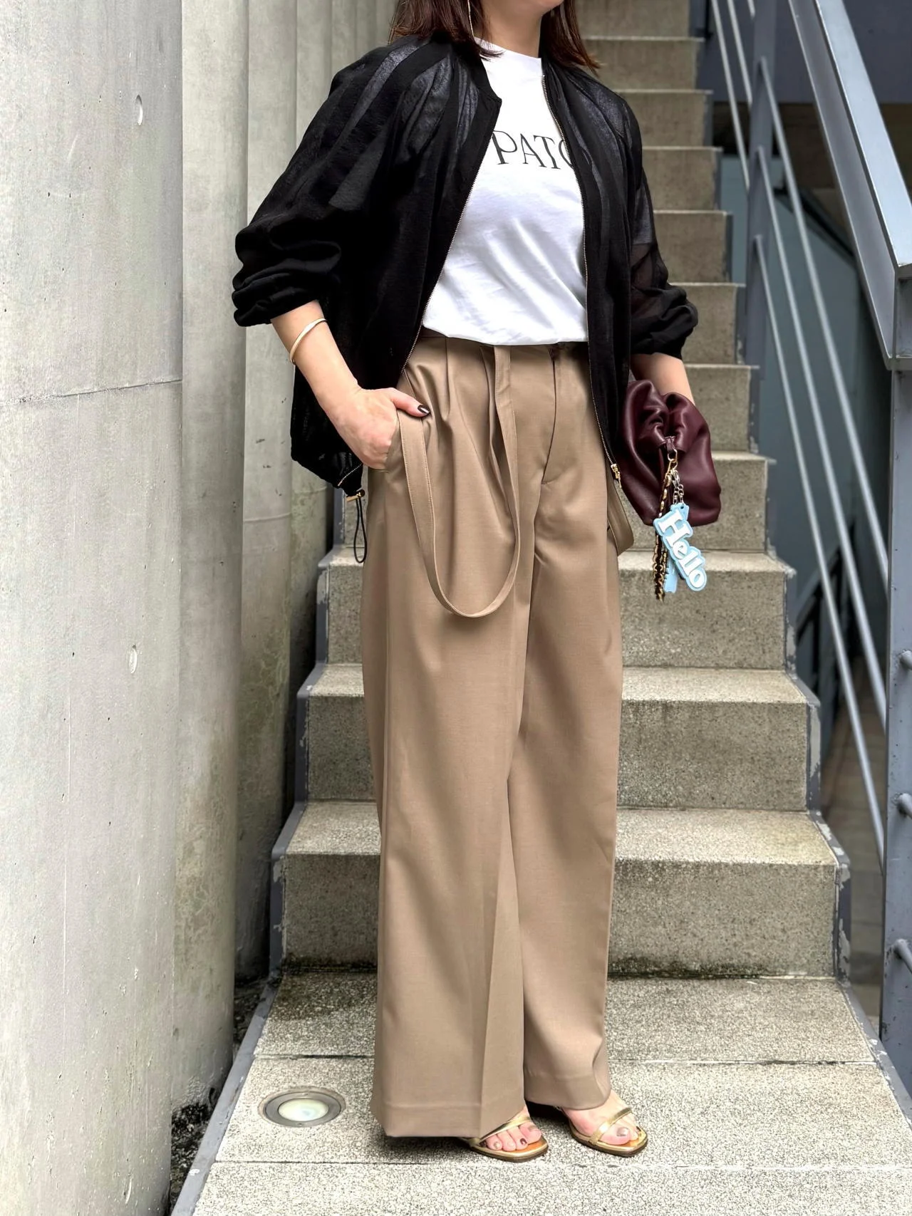 サスペンダーつきタックパンツ　コーデ