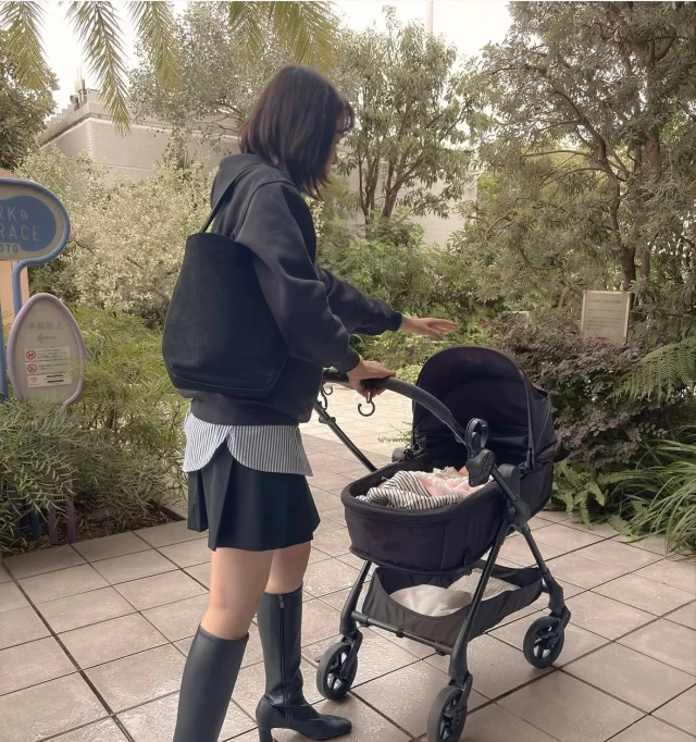 スウェットが主役。UNIQLO Cで叶う40代ママの“きれいめ日常服”_1_3