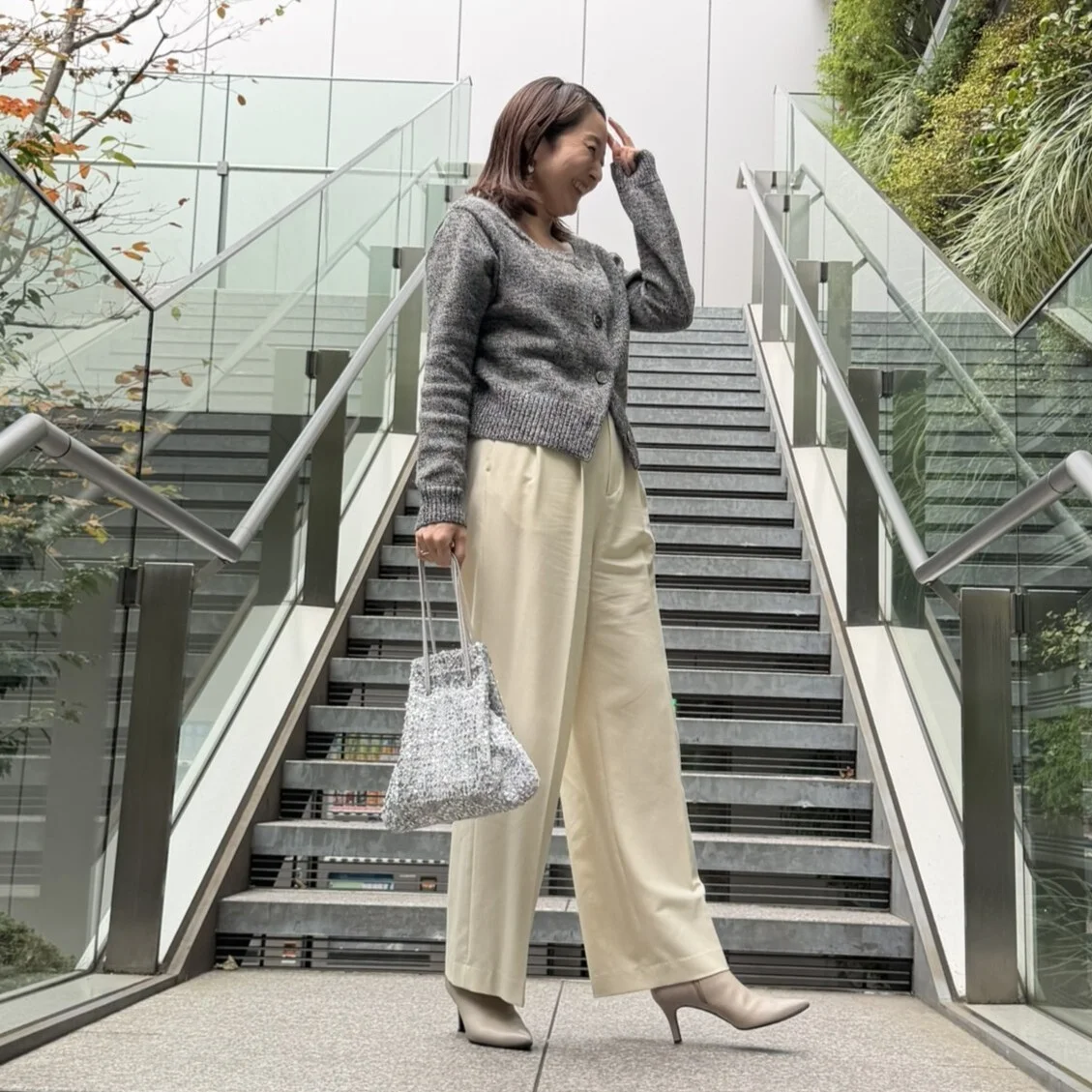 コートの中は軽やかに。BRILL×MANOFでつくる、今の時期のバランスコーデ