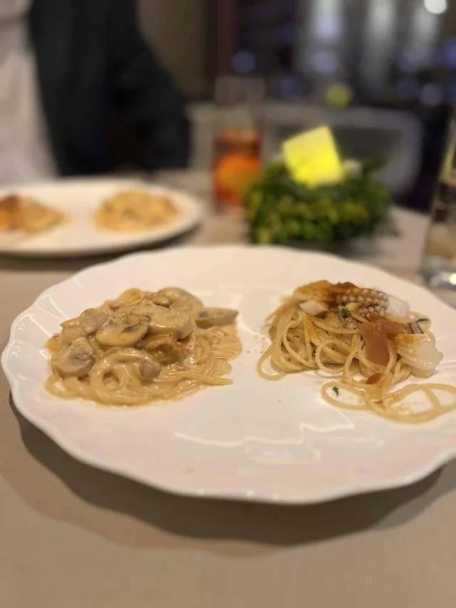 パスタは２種類オーダーしてシェアも可能です。