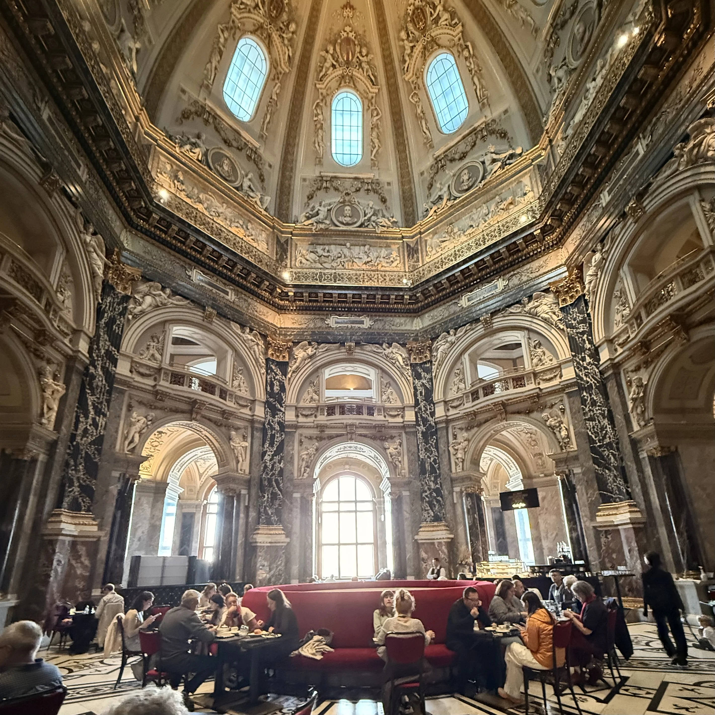 ウィーン旅行②｜“世界一美しいカフェ”で優雅な時間を。美術史美術館カフェレポ