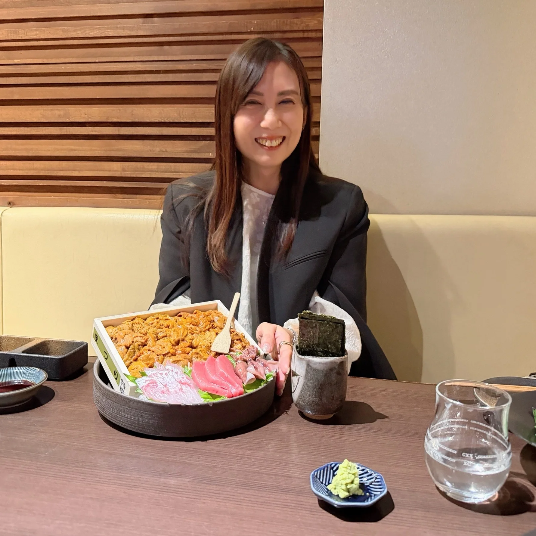 大人女子の隠れ家『頑固おやじ』で、名物“箱ウニ”と極上の日本酒に酔いしれる夜