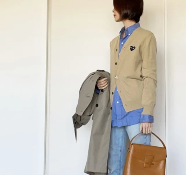 定番カーディガンを軸に、ブルーと茶系のバランスを楽しむ：今日の服【40代 私のクローゼット】_1_5