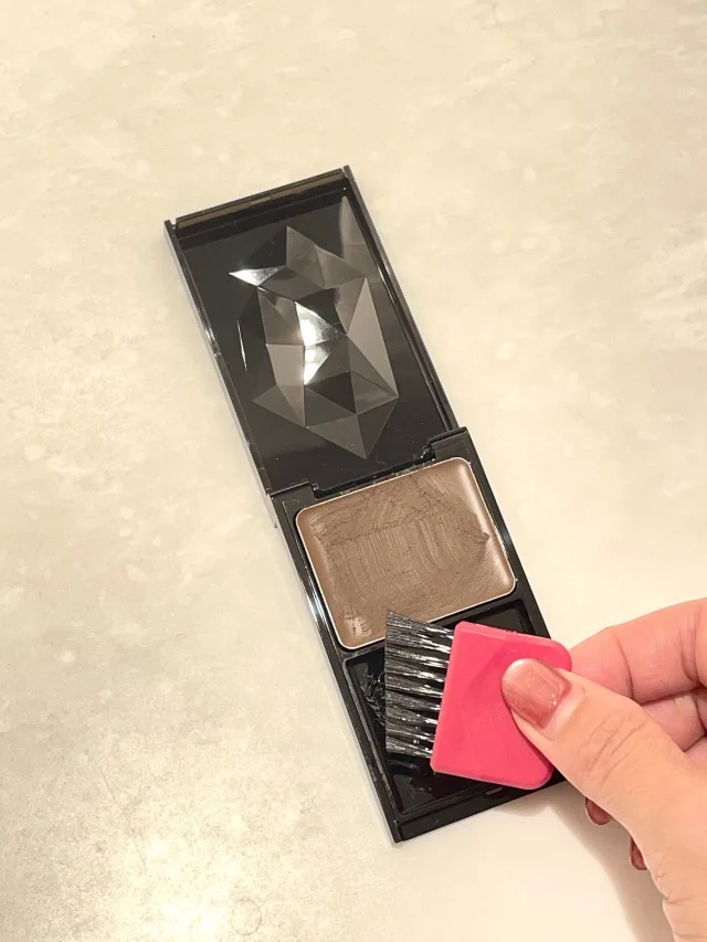 プリオールヘアファンデーションはブラウンを