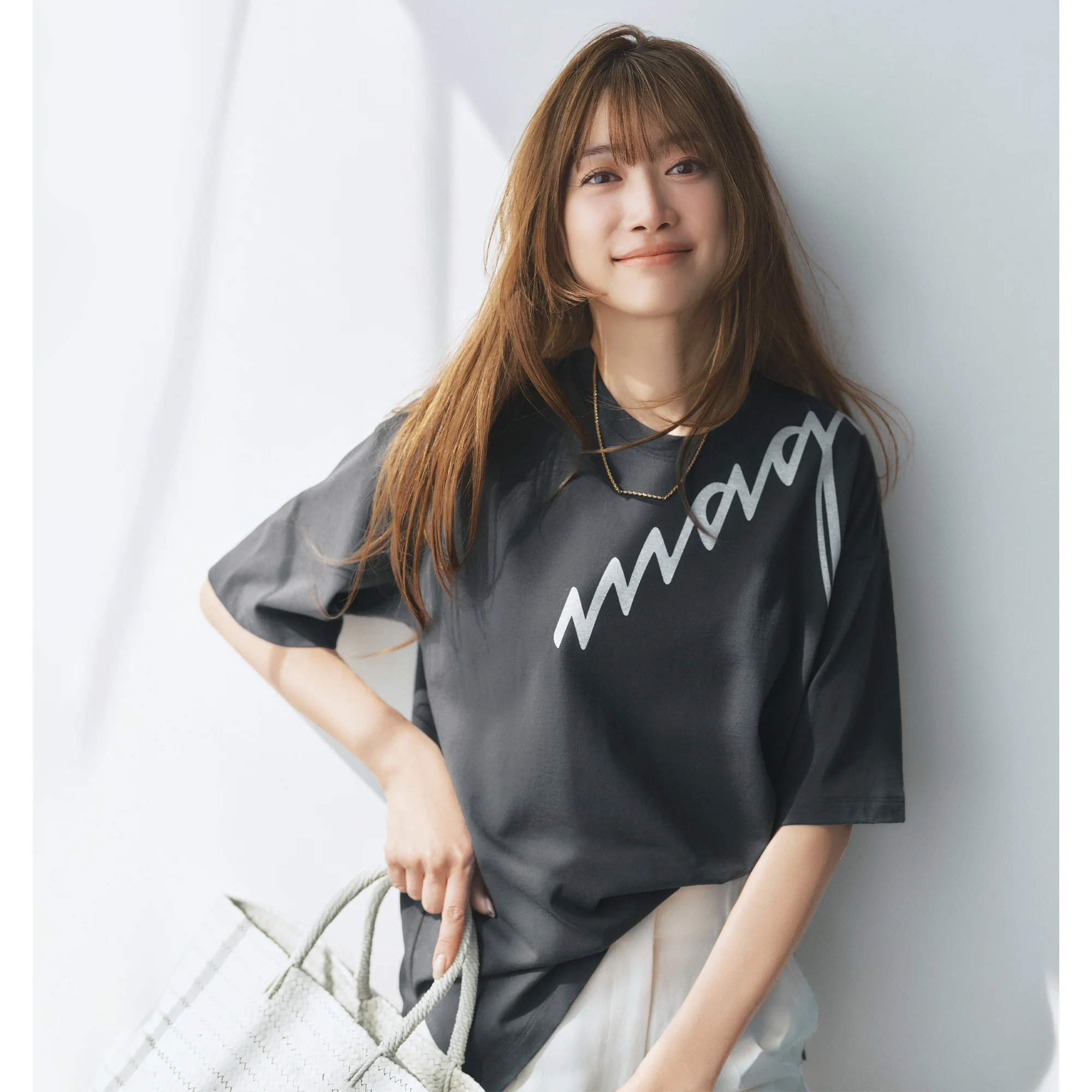 おしゃれにきく！ 大人のロゴTシャツ