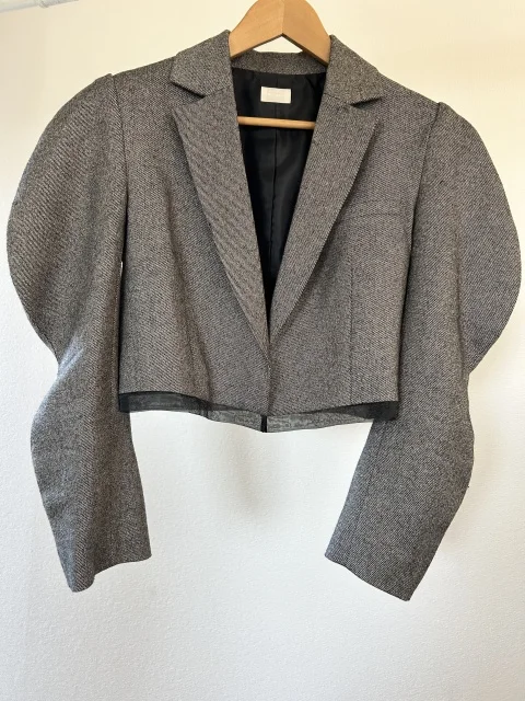 Cygneのショートジャケットで春の大人モノトーンコーデ_1_3-1