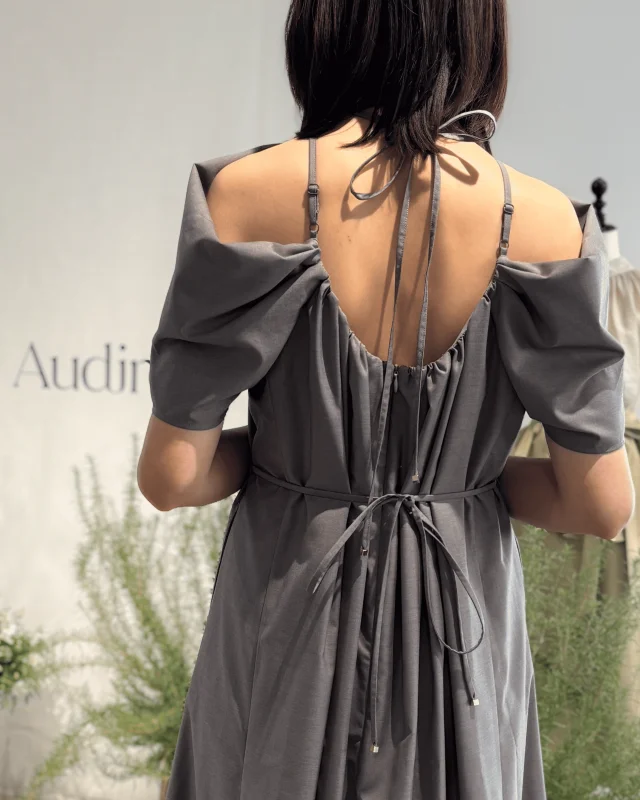 仕事と学校行事を一着で完結！品格を支える「アナウンサー服」が最強です【Audire】_1_13-2