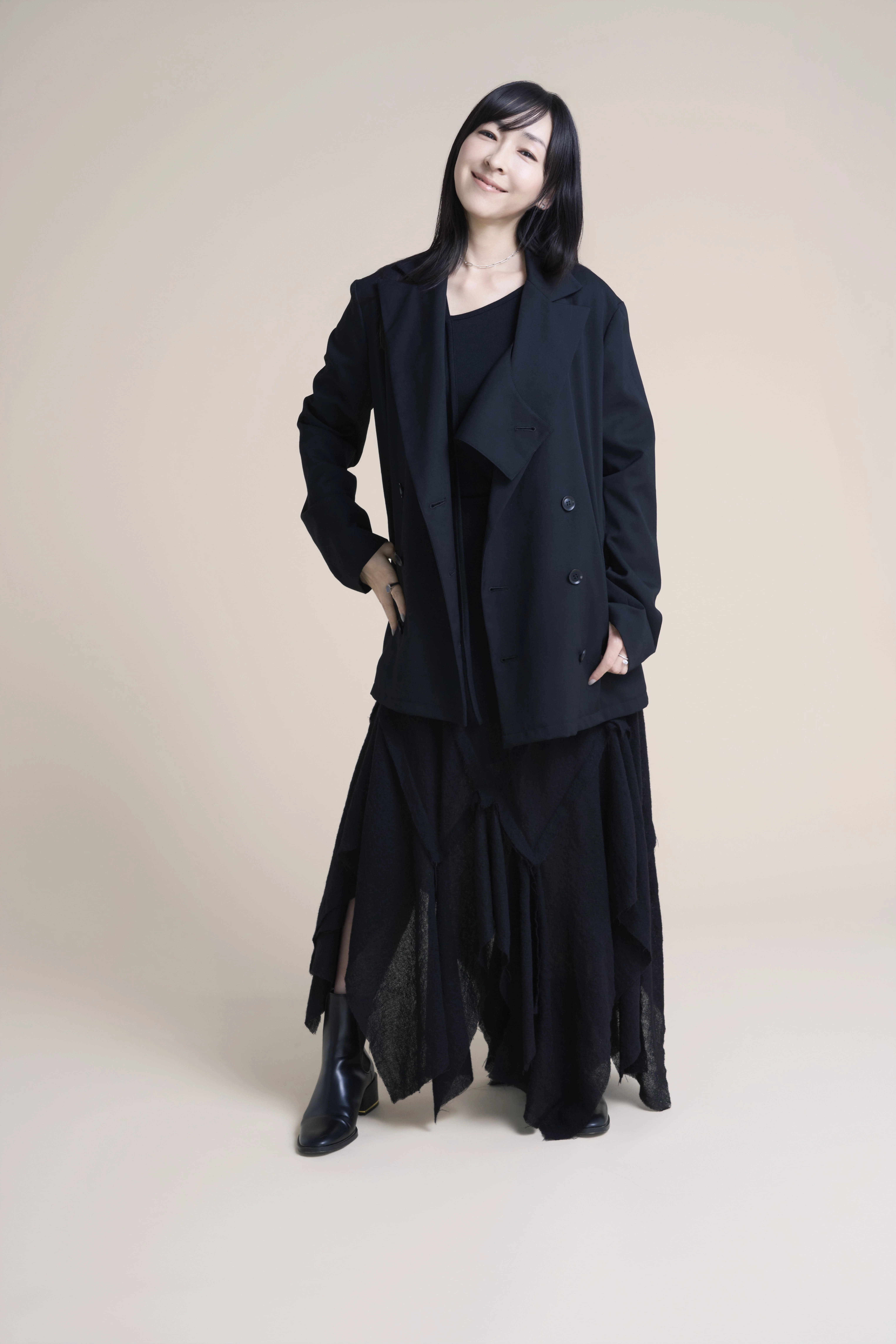 麻生久美子全身カット