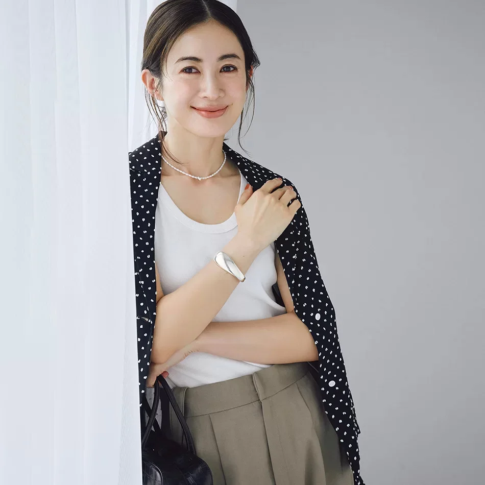 夏服がもっと輝く  シルバーアクセサリーをひとつ
