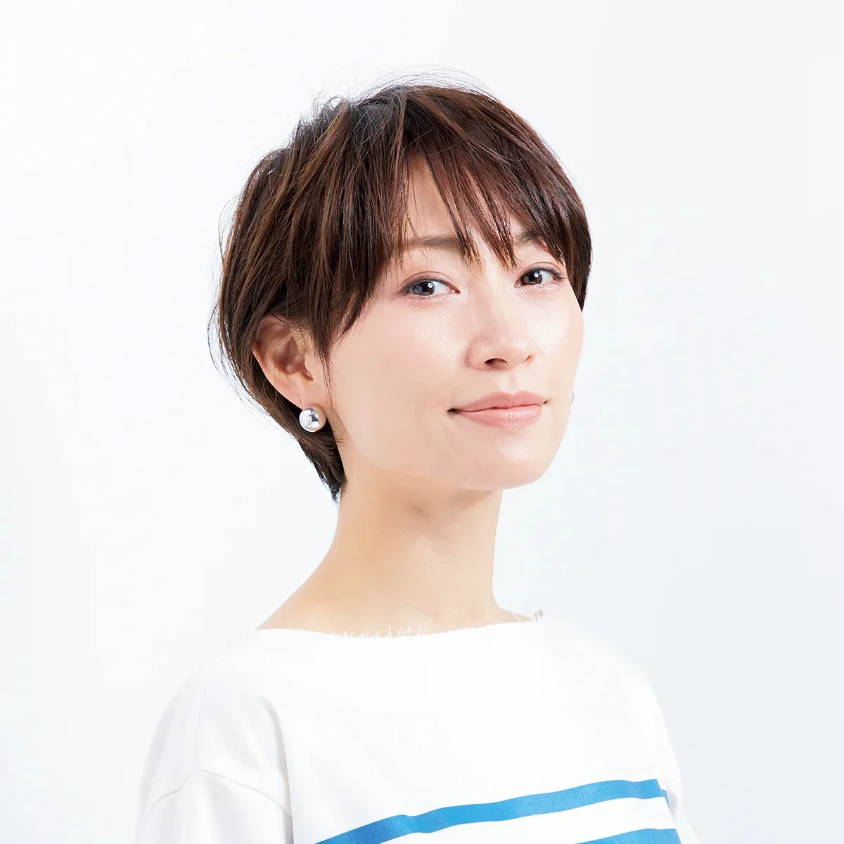 前から見た　40代人気ヘアスタイル９位