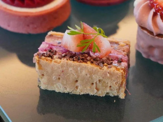 鴨といちごとカカオのミルフィーユサンド