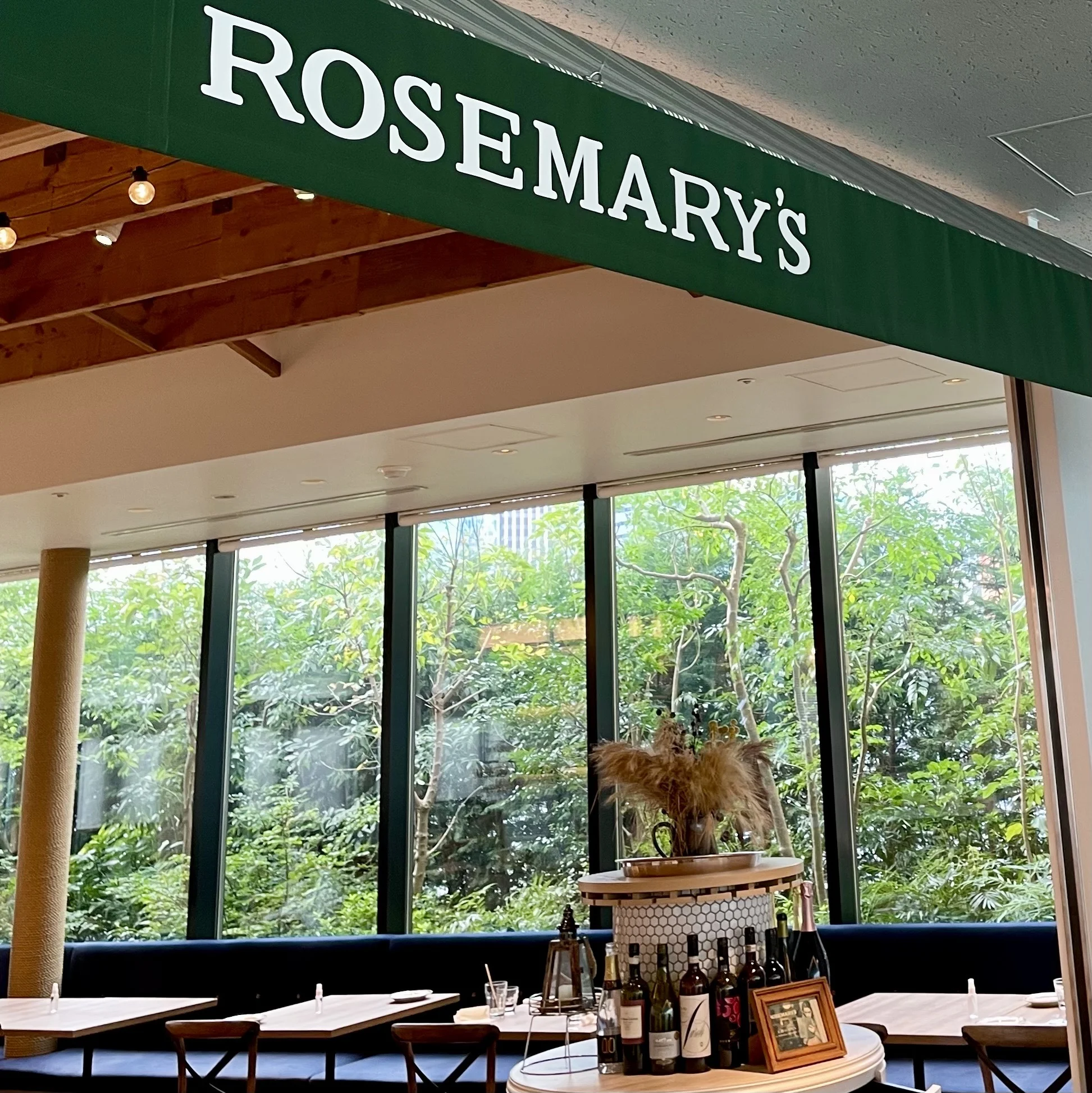 久しぶりの再会！アパレル同期と女子会ランチ♪新宿の喧騒から逃げられるROSEMARY&#039;S TOKYO【40代のグルメ】