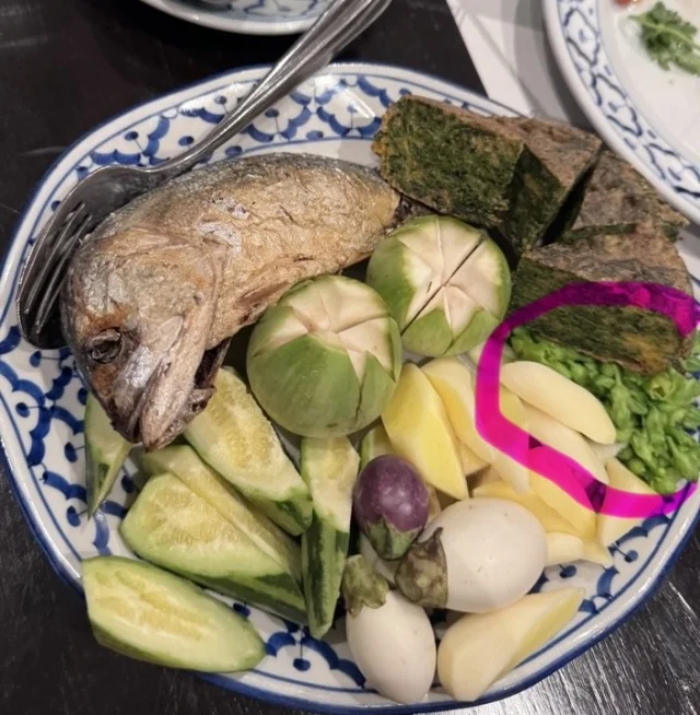 バンコク　レストラン　Plu