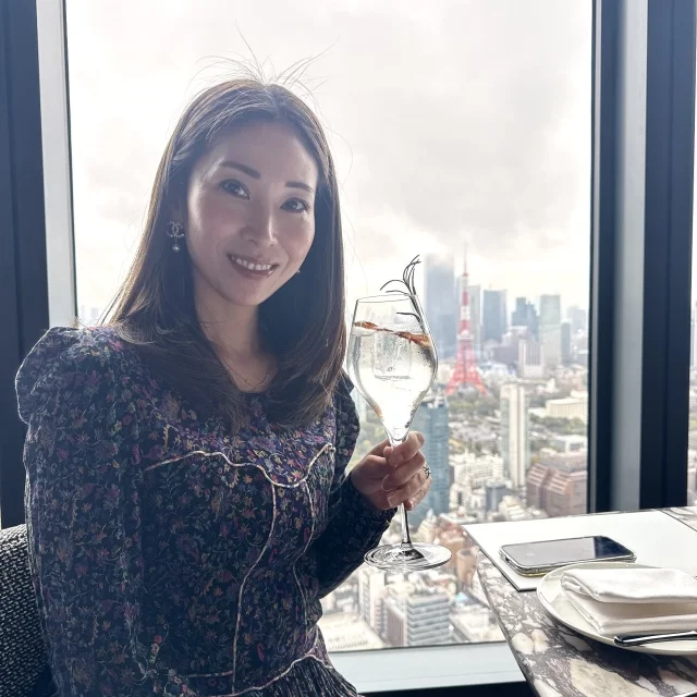 東京タワーバックに撮ってもらいました。