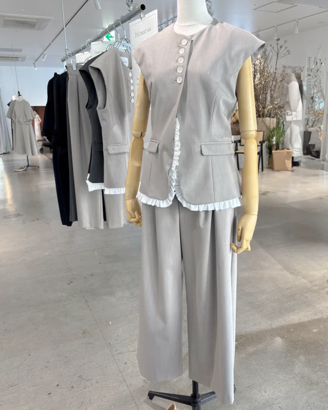 仕事と学校行事を一着で完結！品格を支える「アナウンサー服」が最強です【Audire】_1_3-1