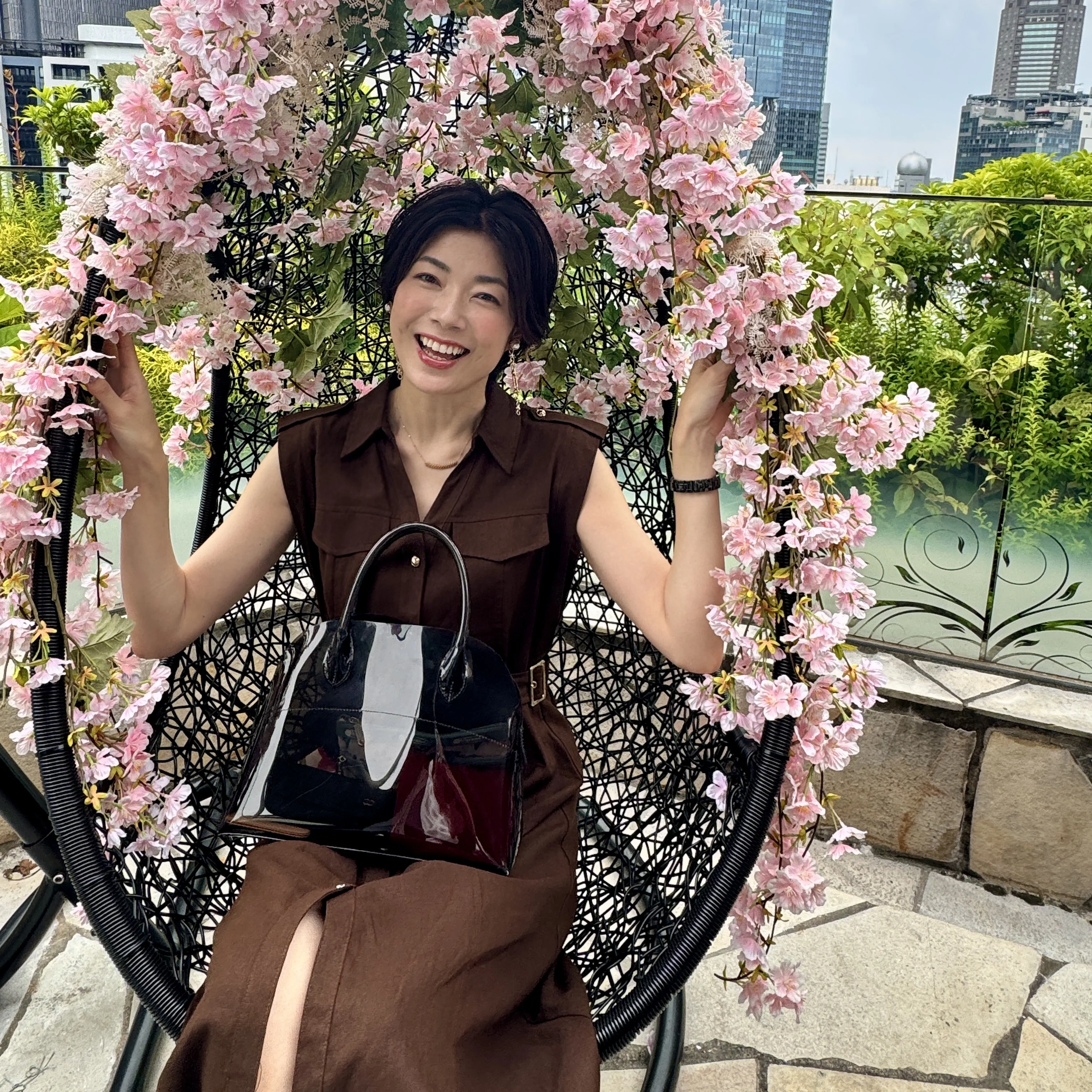 涼感と華やかさを一枚で。ZARAワンピースで叶える夏の品格コーデ