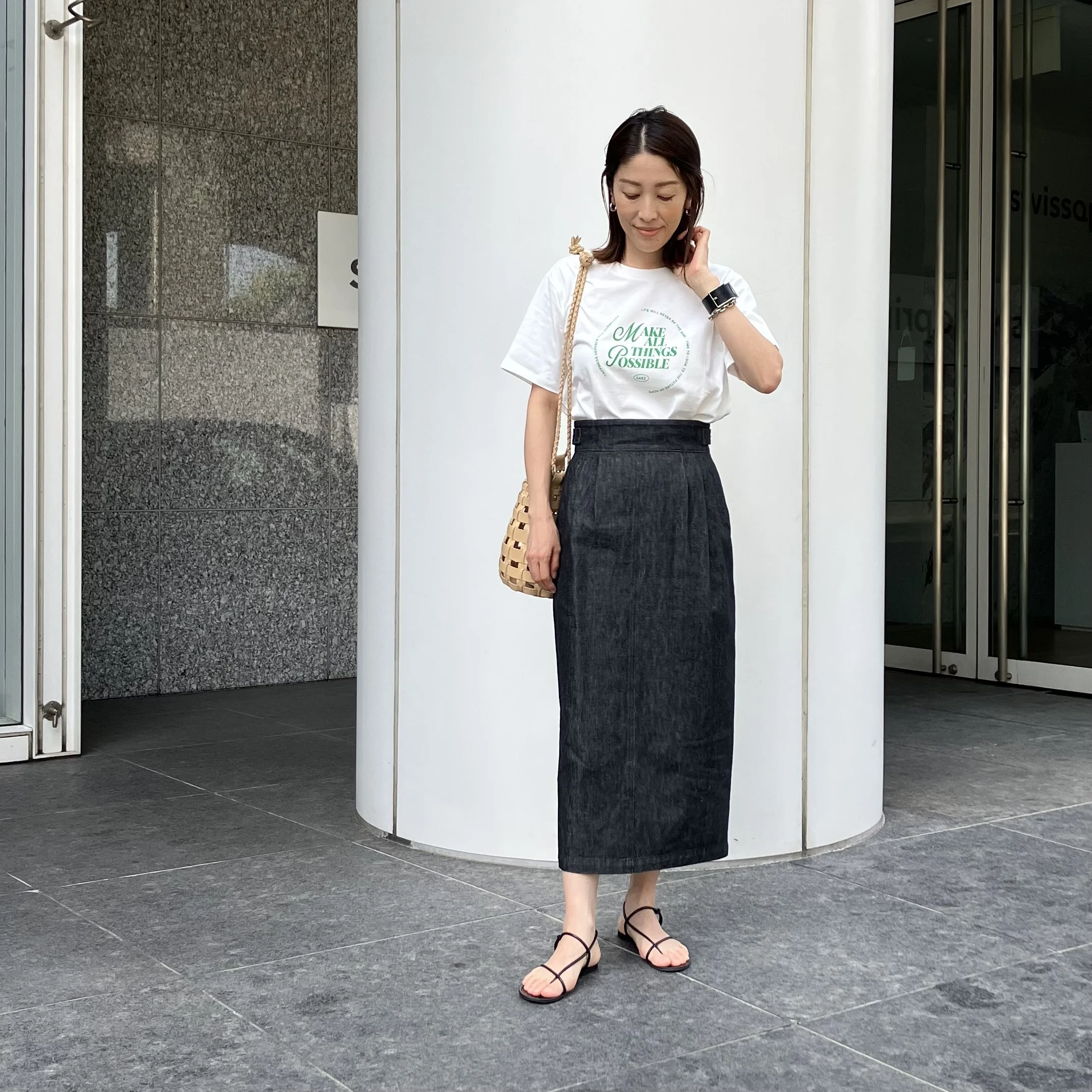 １枚あると便利！大人も着れる「ロゴTシャツ」