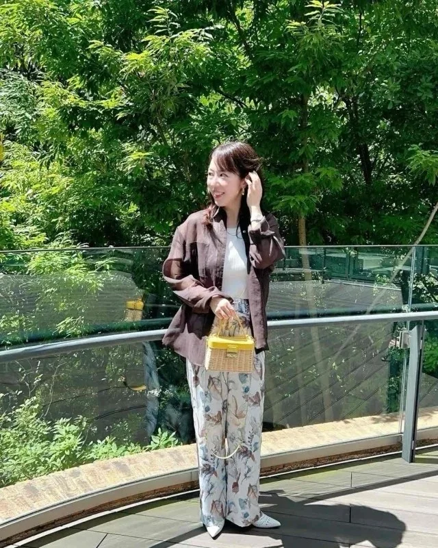 季節スライドにも大活躍! おしゃれが盛れる透け感コーデ9選【40代ファッション】_1_4