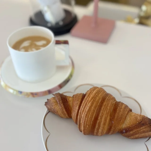 クロワッサンにカプチーノの組み合わせも最高でした