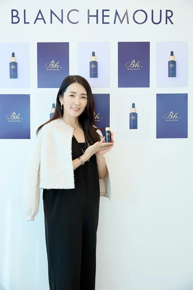 【この秋の鉄板】黒サロペット着回し術。小物で差がつく大人の初秋スタイル