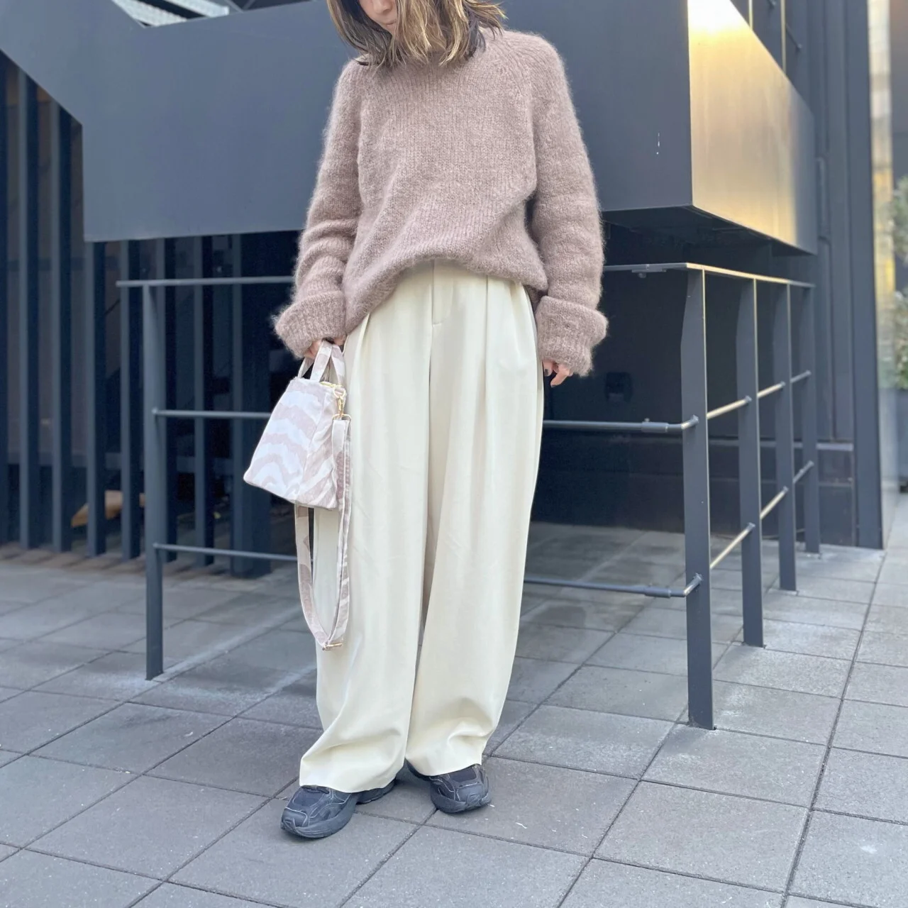 バザール アトリエ サブロンのミニキャバス　カジュアルコーデ