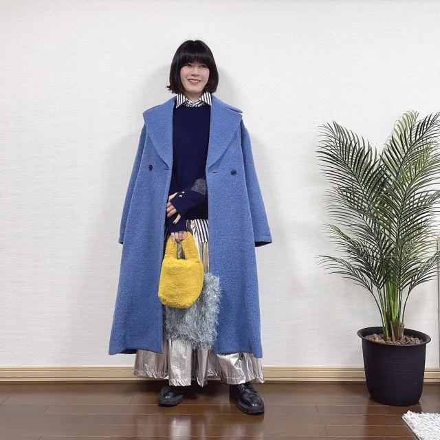 A blue-themed outfit with a yellow bag as an accent color.