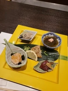  富寿し蔵で提供される日本海直送の新鮮な握り寿司