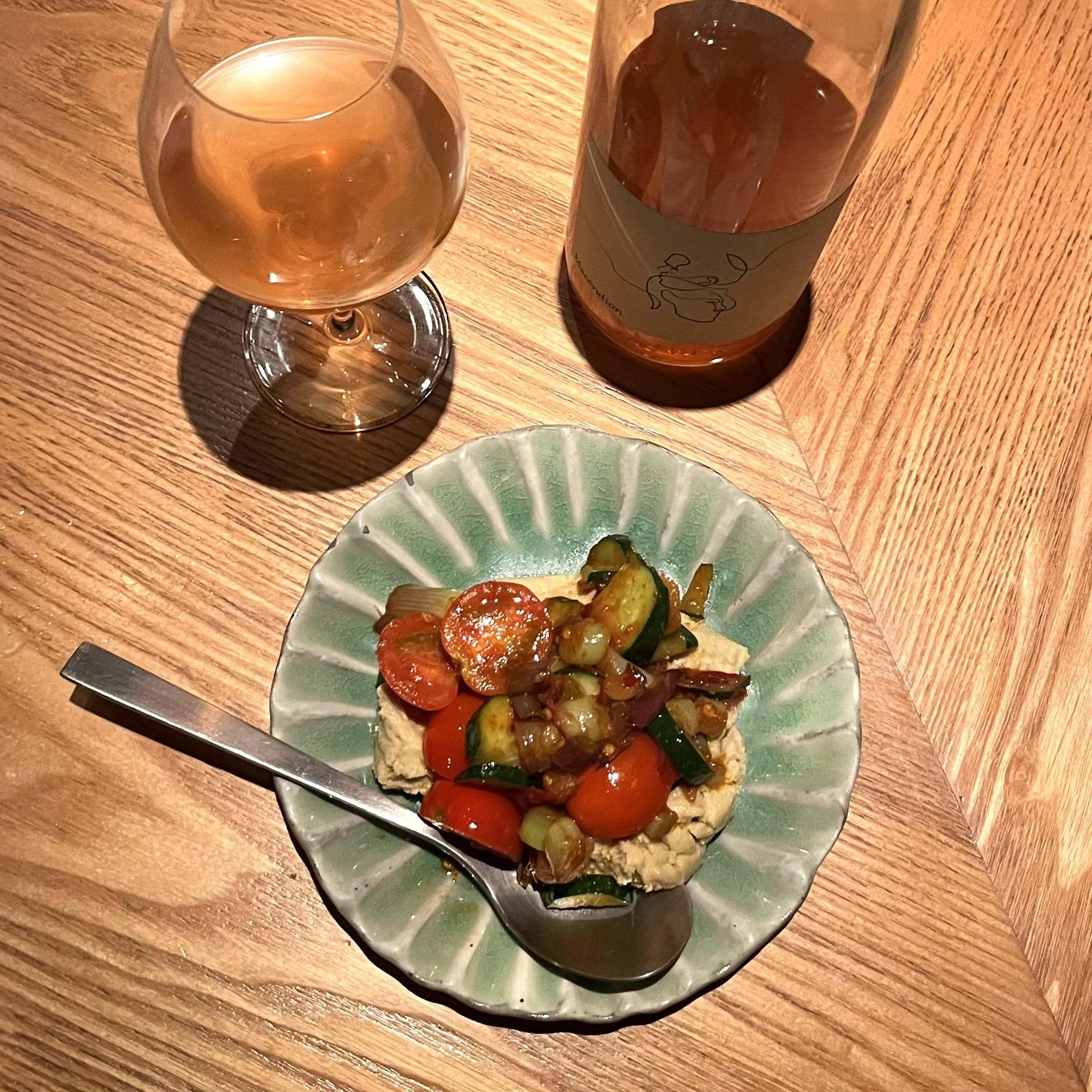 【N iru】絶品の煮込み料理とナチュールを堪能できる人気店