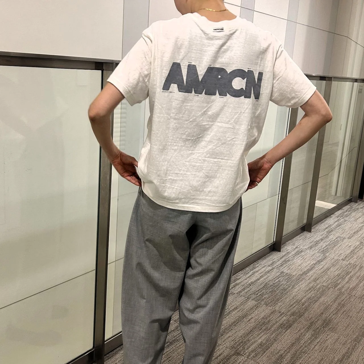 アメリカーナロゴT　バックプリント　着画