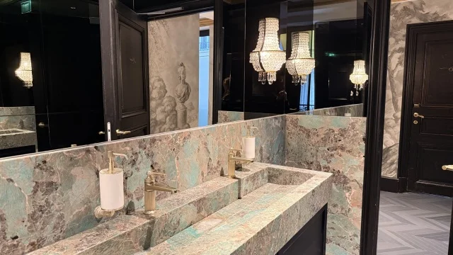 パリ旅行②｜ラデュレ シャンゼリゼ店が別世界…！パリ最大旗艦店で朝食を_1_10