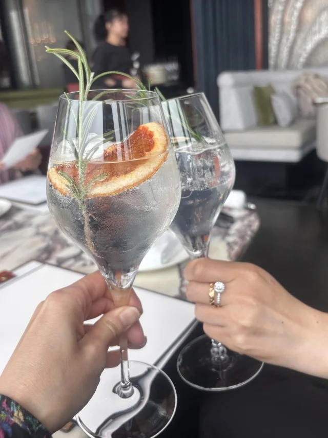 DIYジンラボで作られたジントニックで乾杯