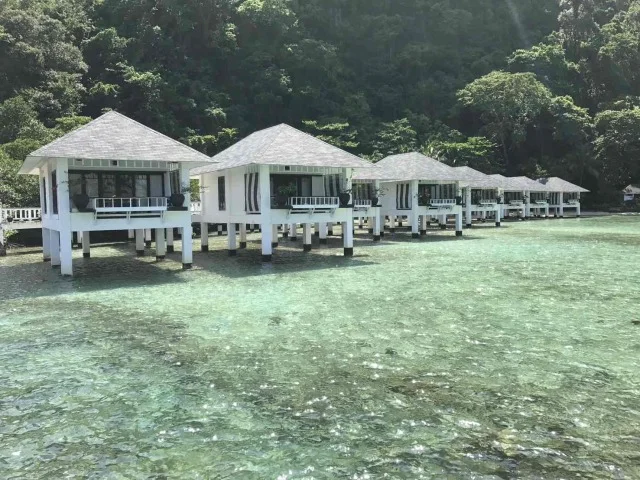 プライベート感たっぷりの水上コテージ
