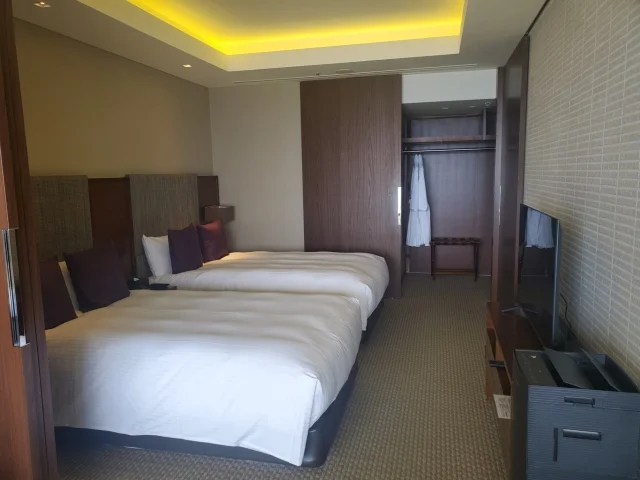 日本平ホテル　コーナースイート　ベッドルーム