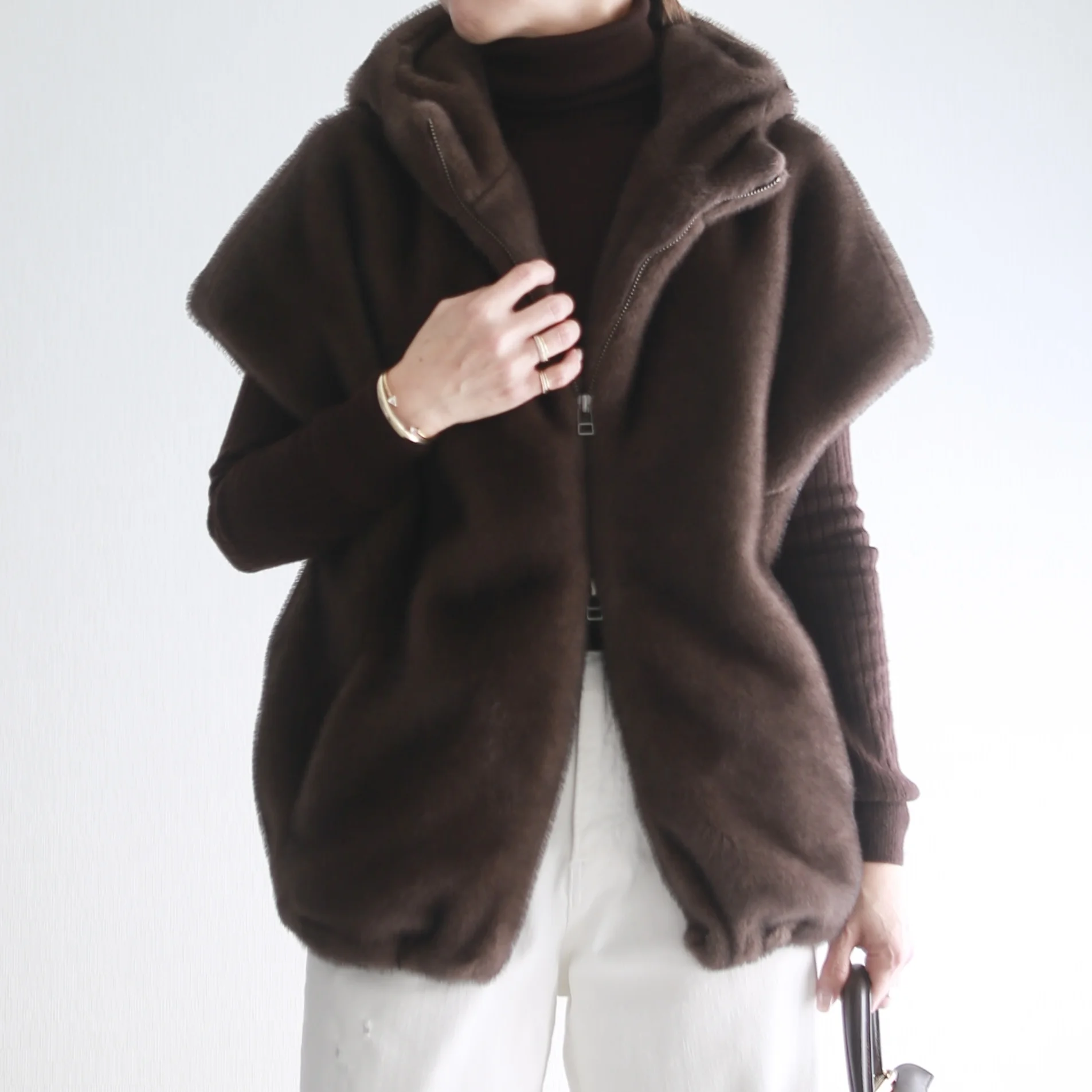 betoupe ECOPELファーフーディーベスト　着回し　着こなし術　surt hermes