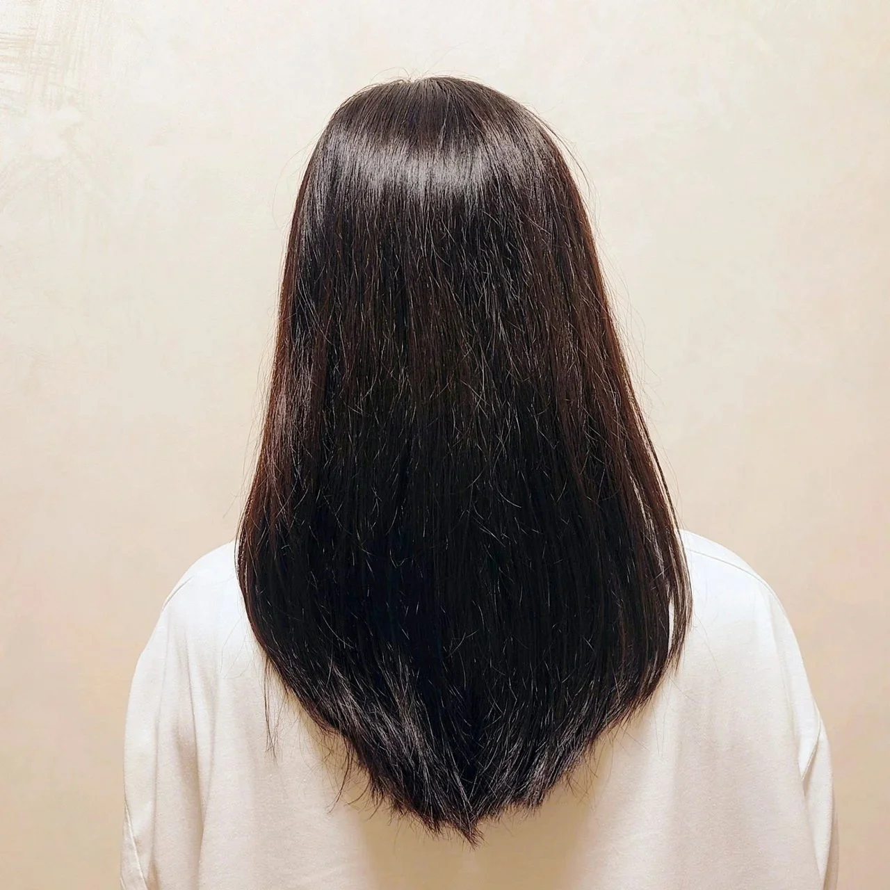 うしろから見た人気ロングヘアスタイル4位の髪型