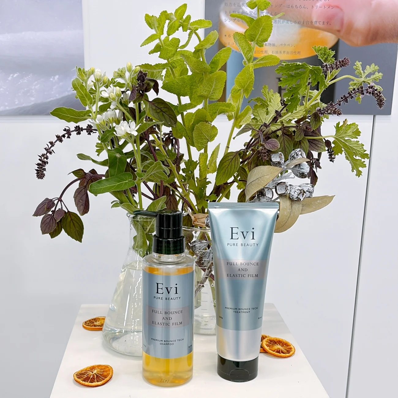 2025 新作コスメ ヘアケア おすすめ サロン専売 サロン専売ヘアケア、Evi PURE BEAUTY。ユーグレナ・グループで化粧品、健康食品などを手掛けるエポラがユーグレナ社と共同開発。今年4月に産声を上げた、ハリ・コシ・ボリュームを求める大人髪のためのブランド