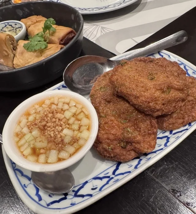 バンコク　レストラン　Plu