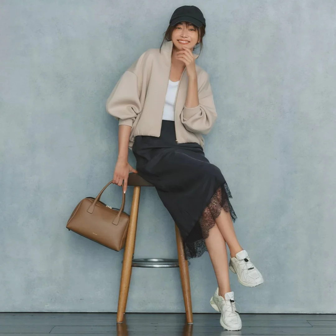 春の通勤バッグとスニーカーは  白&amp;ベージュで！