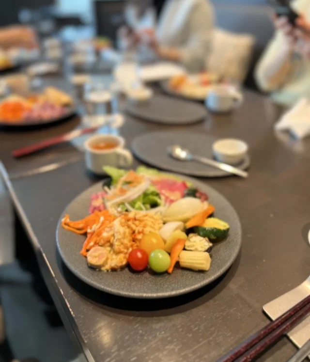 大人フェミニン派の春、白シャツ着回し。_1_7