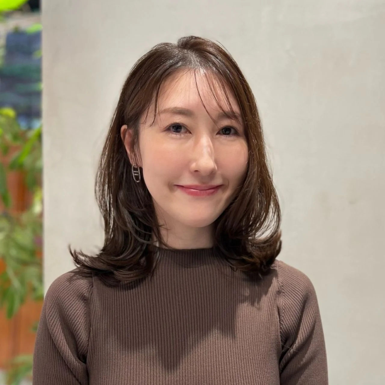動きを出しやすい外ハネがポイント【40代のロングヘア】
