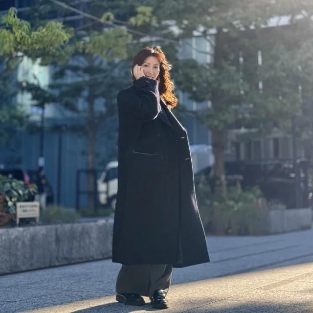 一枚で凛とした印象に！uncrave ロングチェスターコート
